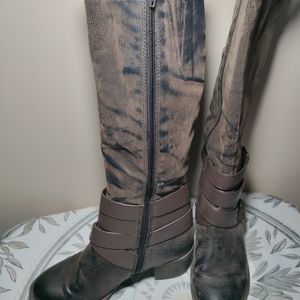 Brown size 6 boots unr8ed